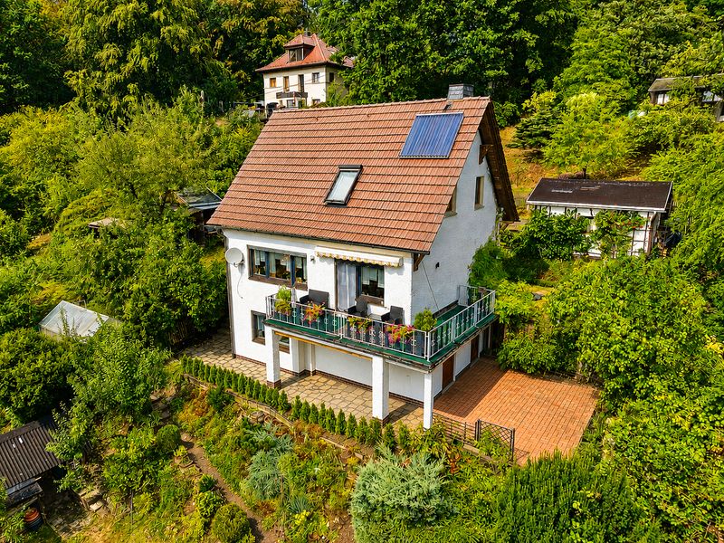 Gepflegtes Wohnhaus mit Garten und traumhaften Blick über Sonneberg